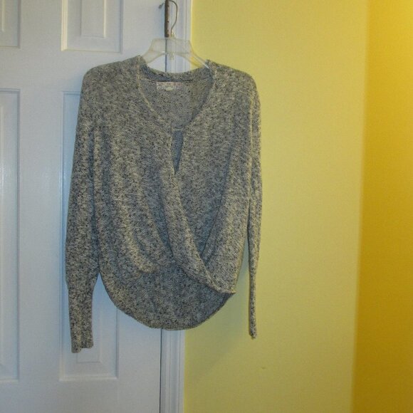 𝅺PINK REPUBLIC Cross Sweater -Juniors Size Large - Picture 1 of 5